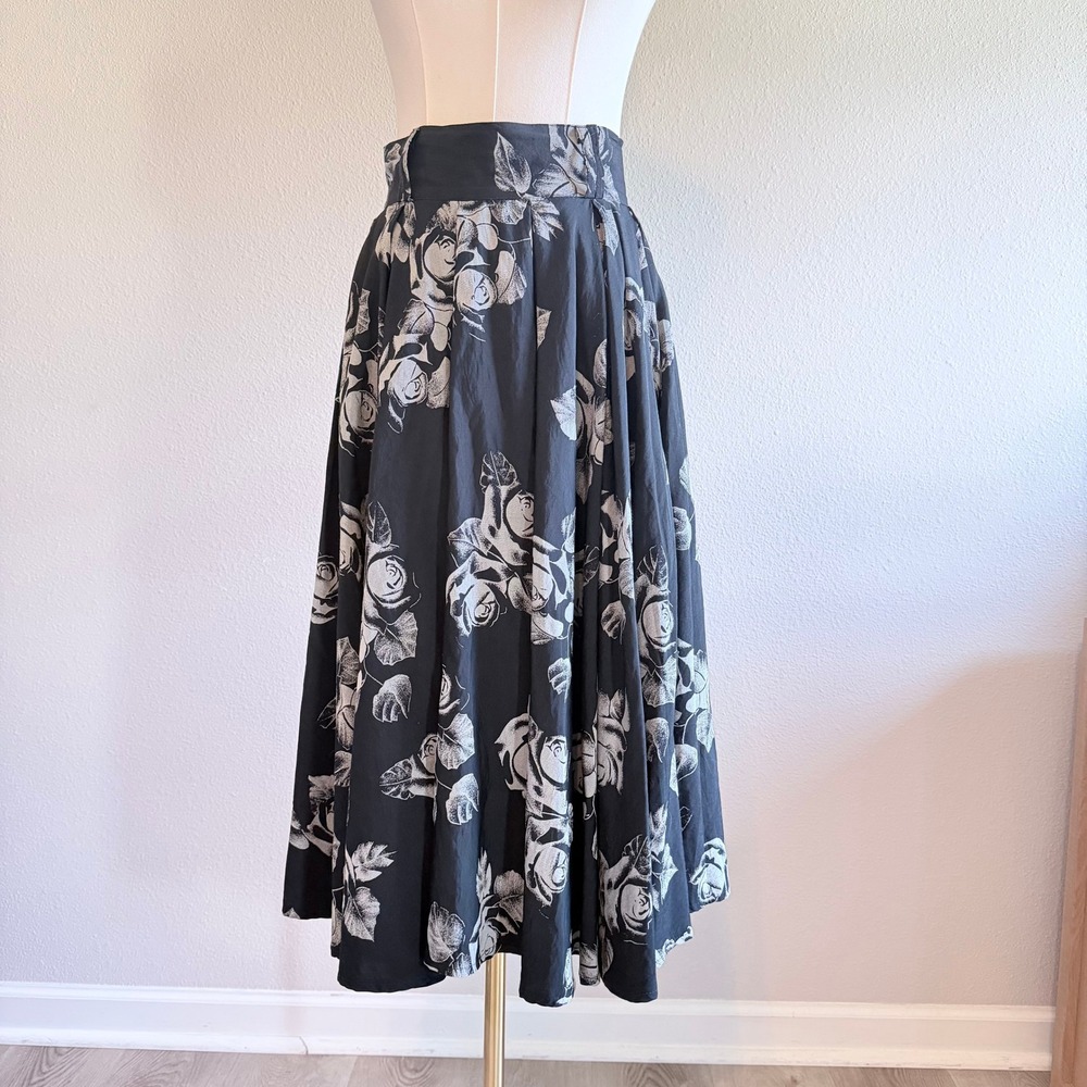Classic Romantic Black White Floral Rose Pleated Midi Skirt Vintage Cottagecore